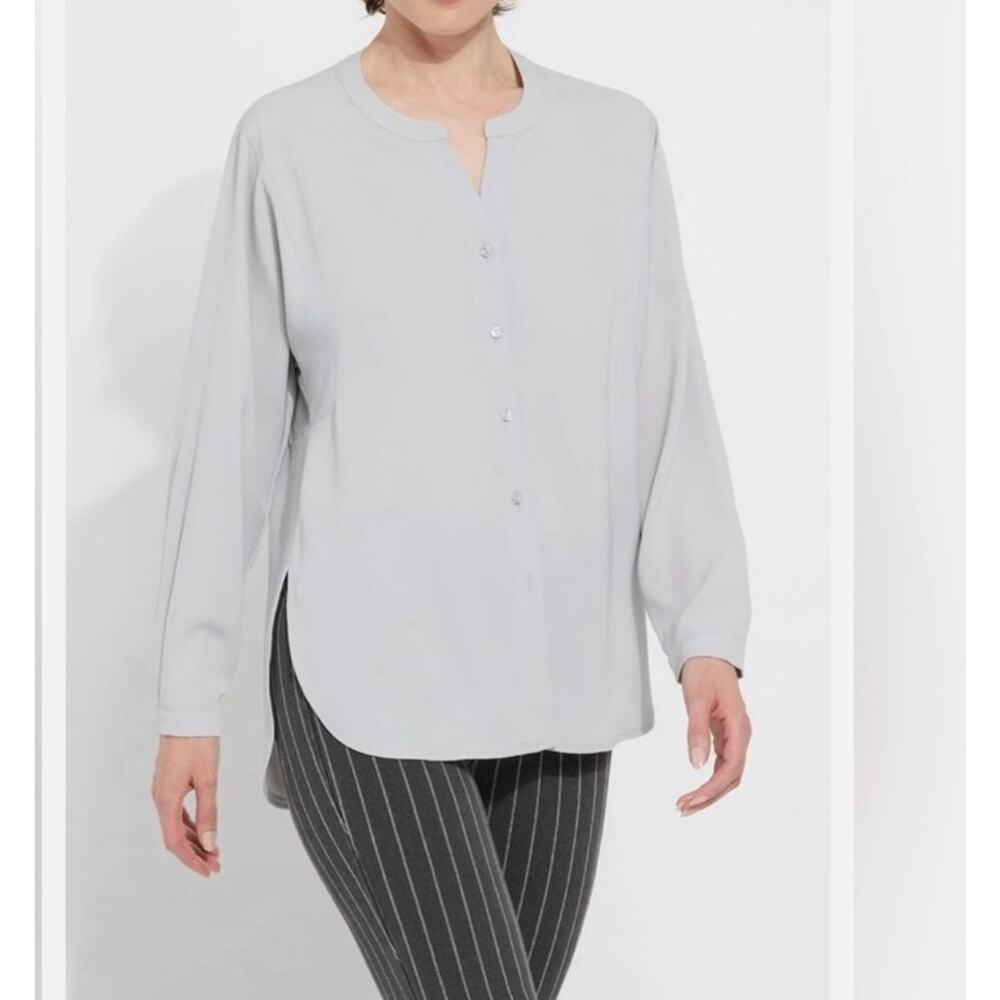 Lysse V-neck Light Grey Button-down (Sz S)